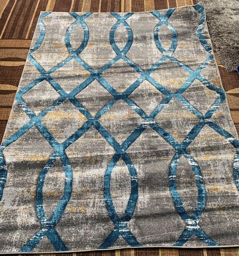 NEW  7'X5' AREA RUG - SILVER WITH BLUE