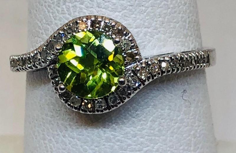 10KT WHITE GOLD PERIDOT AND DIAMOND RING 2.00GRS