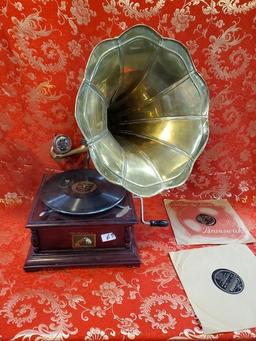 WORKING VINTAGE VICTROLA