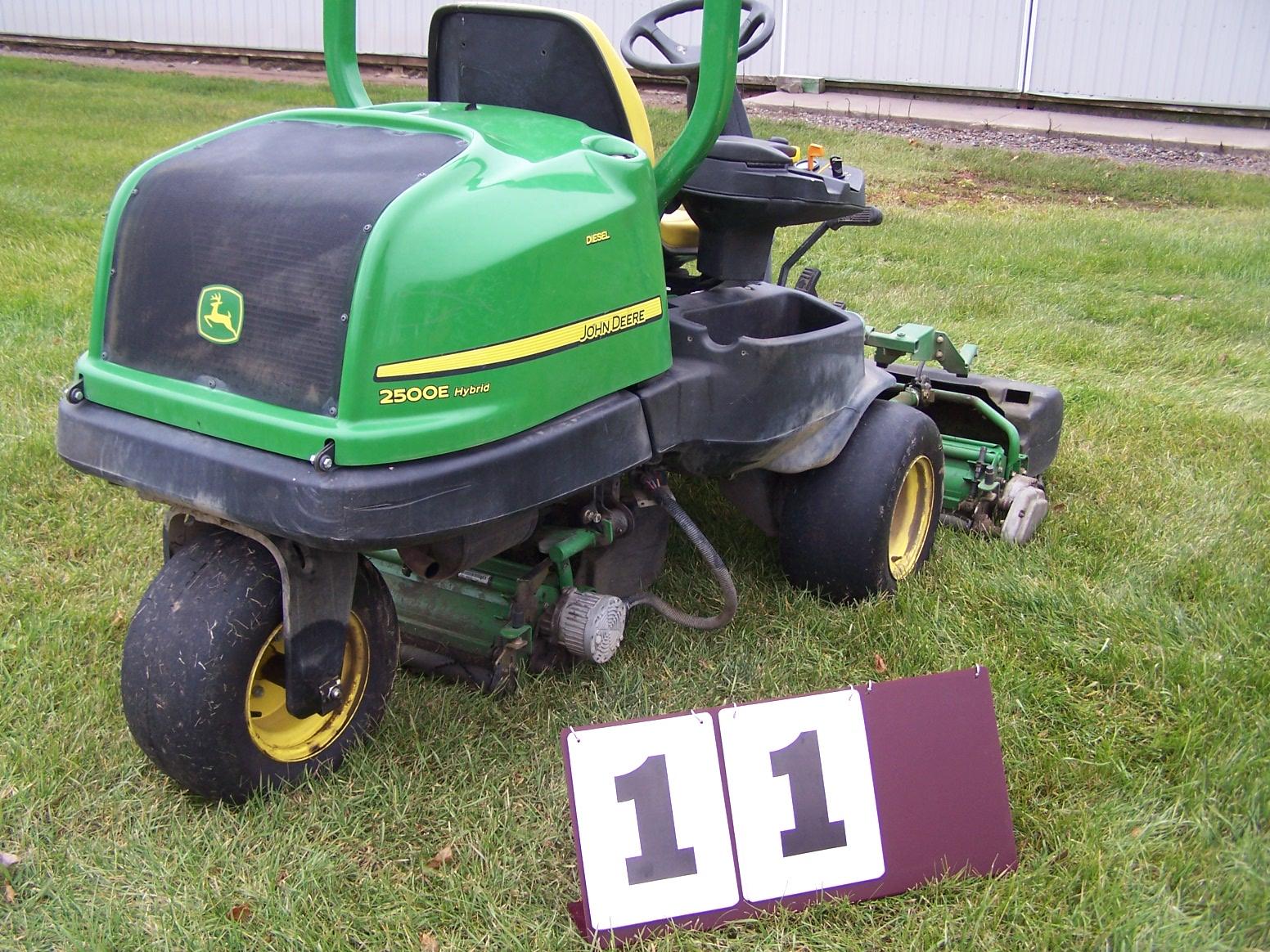 John Deere 2500e Hybrid Greens Mower