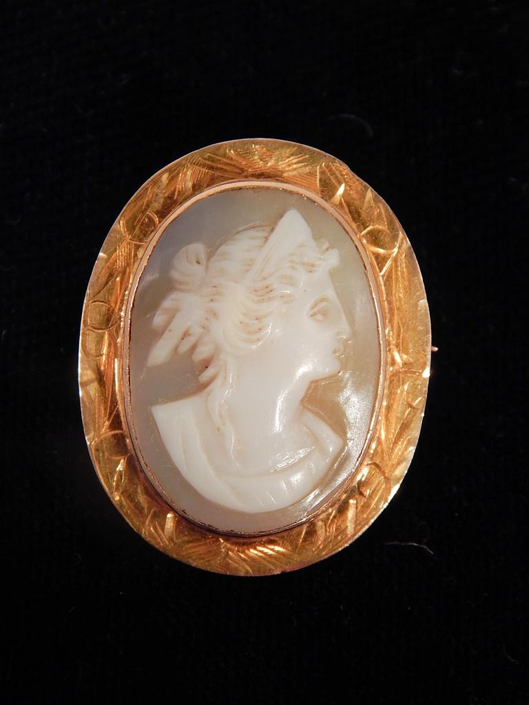 10kt Gold Carved Cameo Brooch