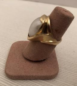 14kt Gold & Pearl Ladies Ring - .38 Ozt