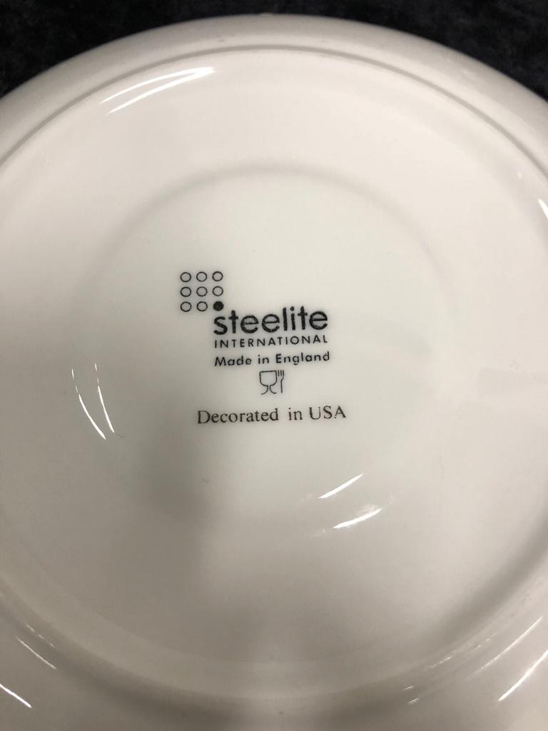 17 Pieces Decorated China
