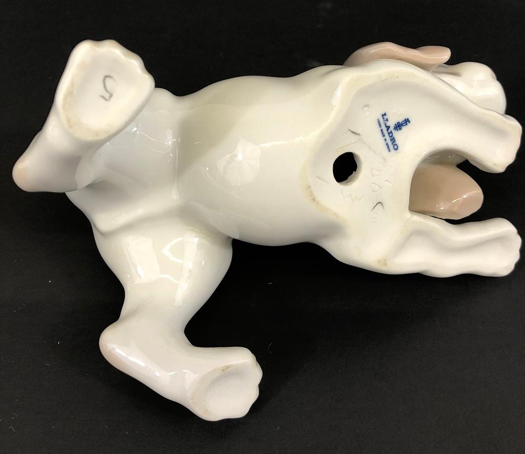 Lladro Dog Figurine - 6½"4"