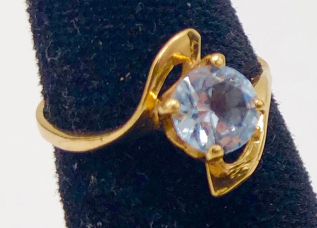 10kt Gold & Topaz Ring - 1.4 Gr, Size 5½