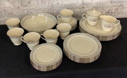 26-piece Set Lenox China - Charleston, 6 Dinner Plates, 6 Salad Plates, 6 B