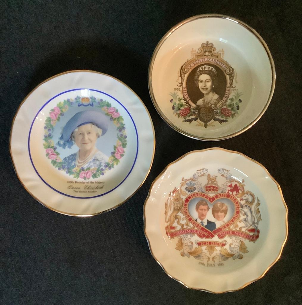 4 Small Royal Family Dishes