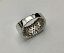 10kt White Gold Diamond Ring - Size 7 (5.0g Total Weight)