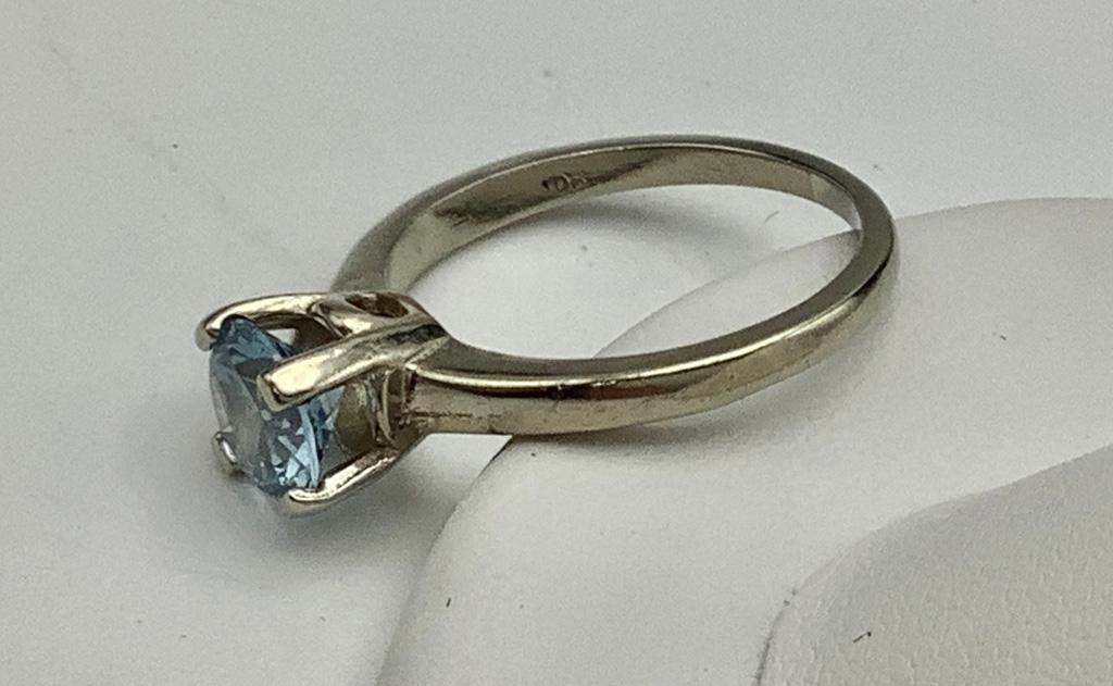 10kt Blue Topaz Ring - Size 4¼ (2.1g Total Weight)