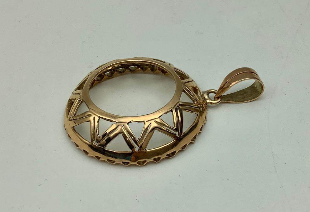 14kt Round Pendant - 2½"x1½" (1.07g Total Weight)