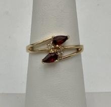 10kt Garnet & Diamond Ring - Size 6¼ (1.7g Total Weight)