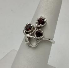 14kt White Gold Garnet & Diamond Ring - Size 6 (3.7g Total Weight)