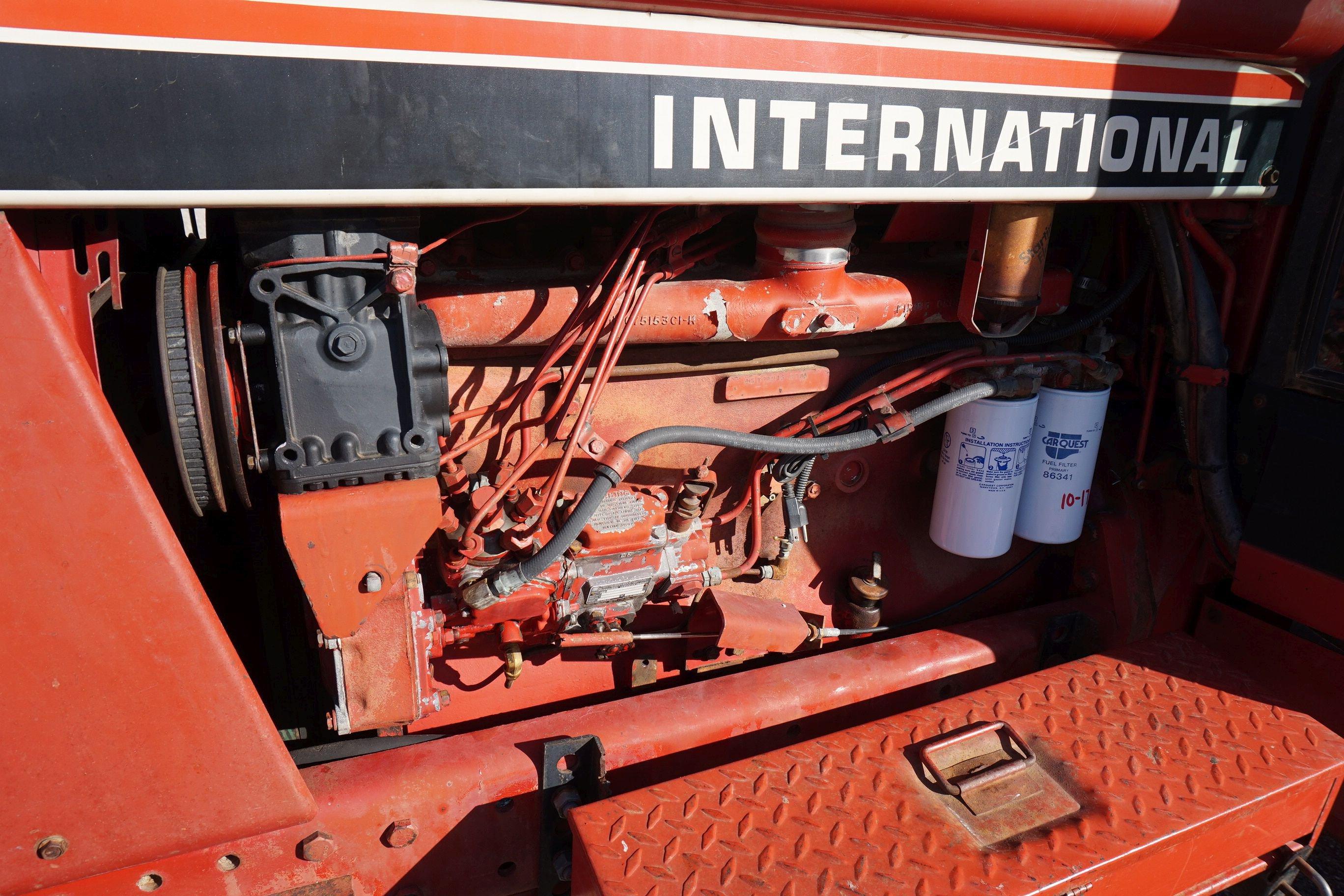 1981 International 1086 Farm Tractor