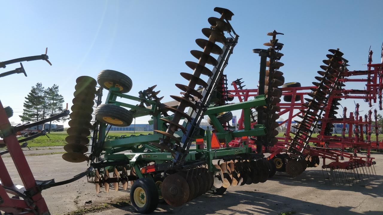 John Deere 6-blade Disc Plow