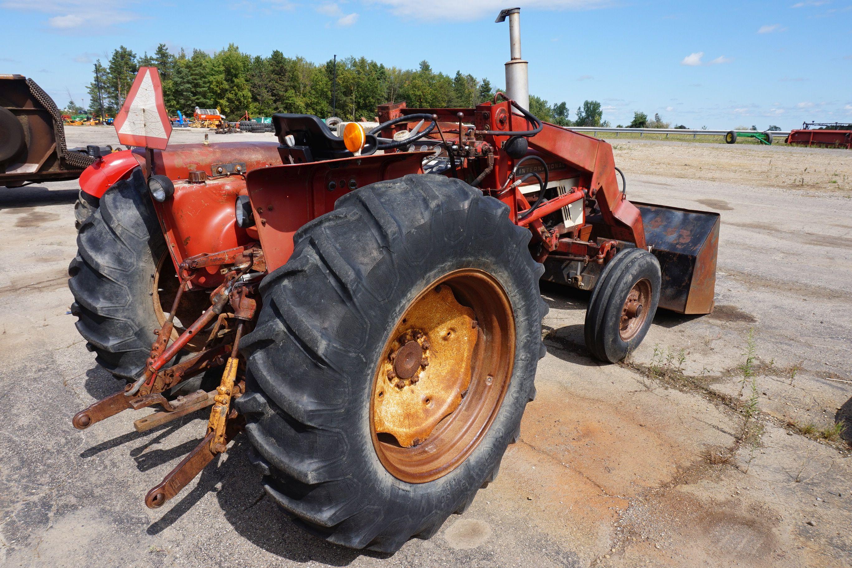 1972 International 574 Diesel Tractor