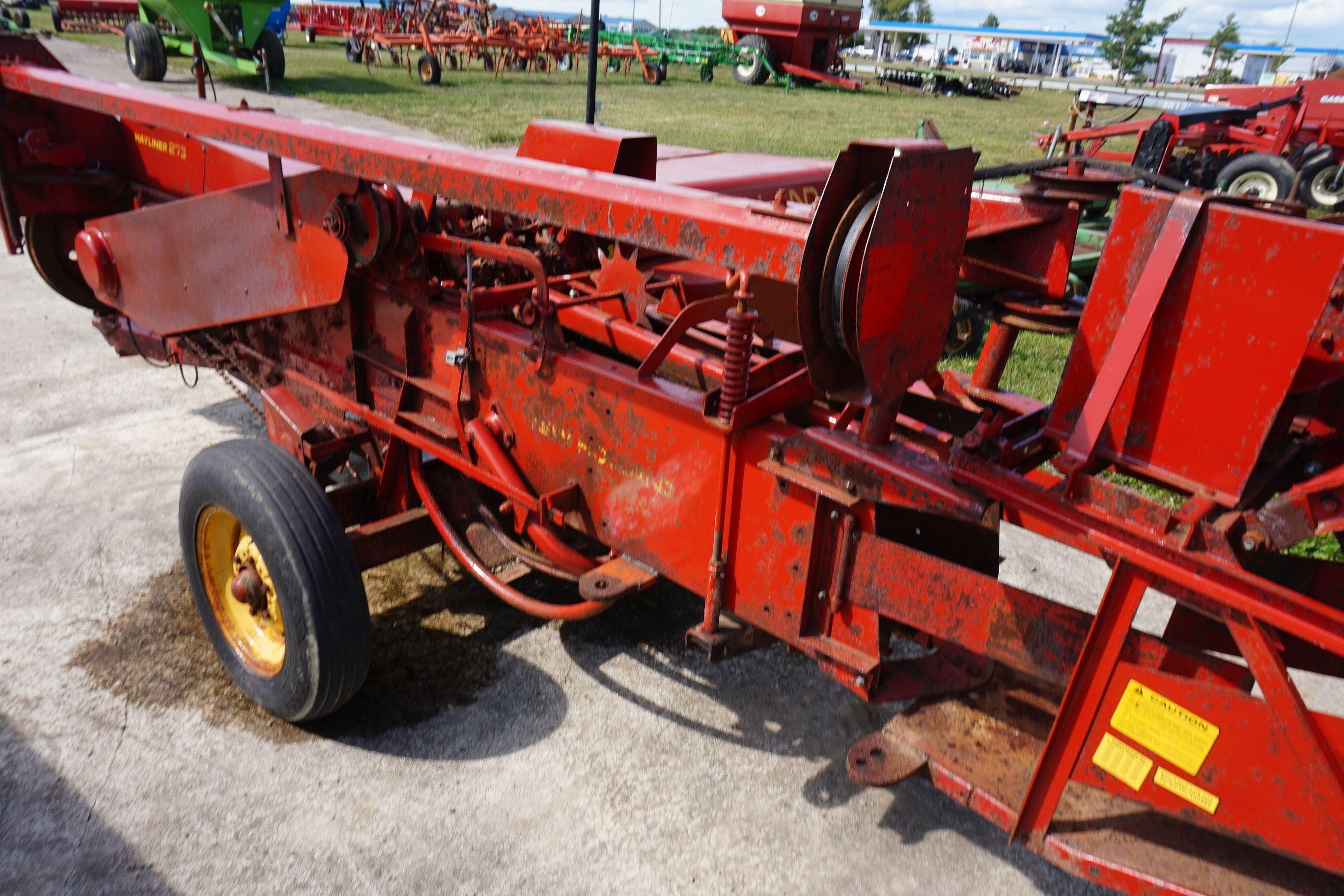 New Holland 273 Square Baler