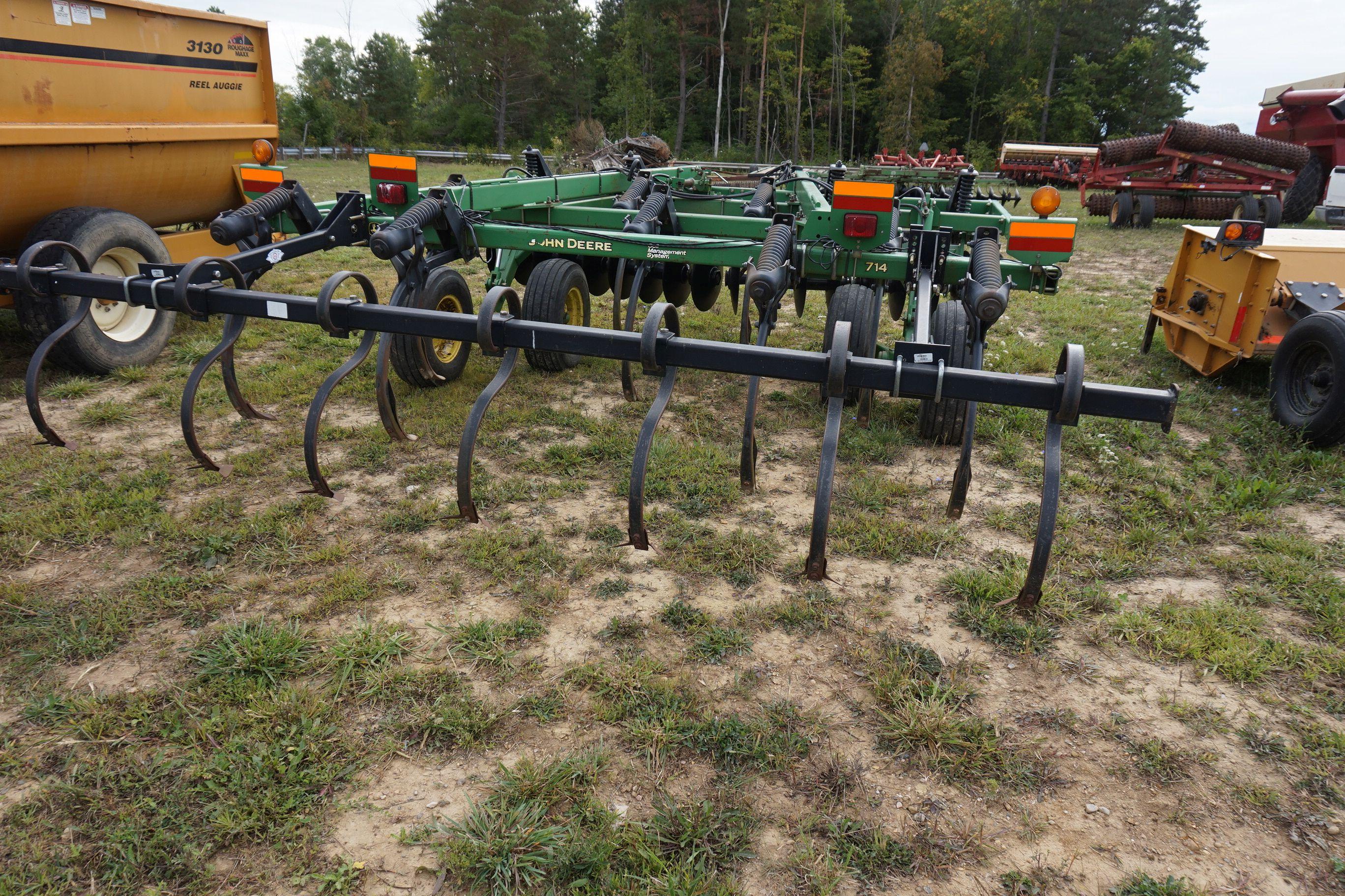 John Deere 714 Chisel Plow