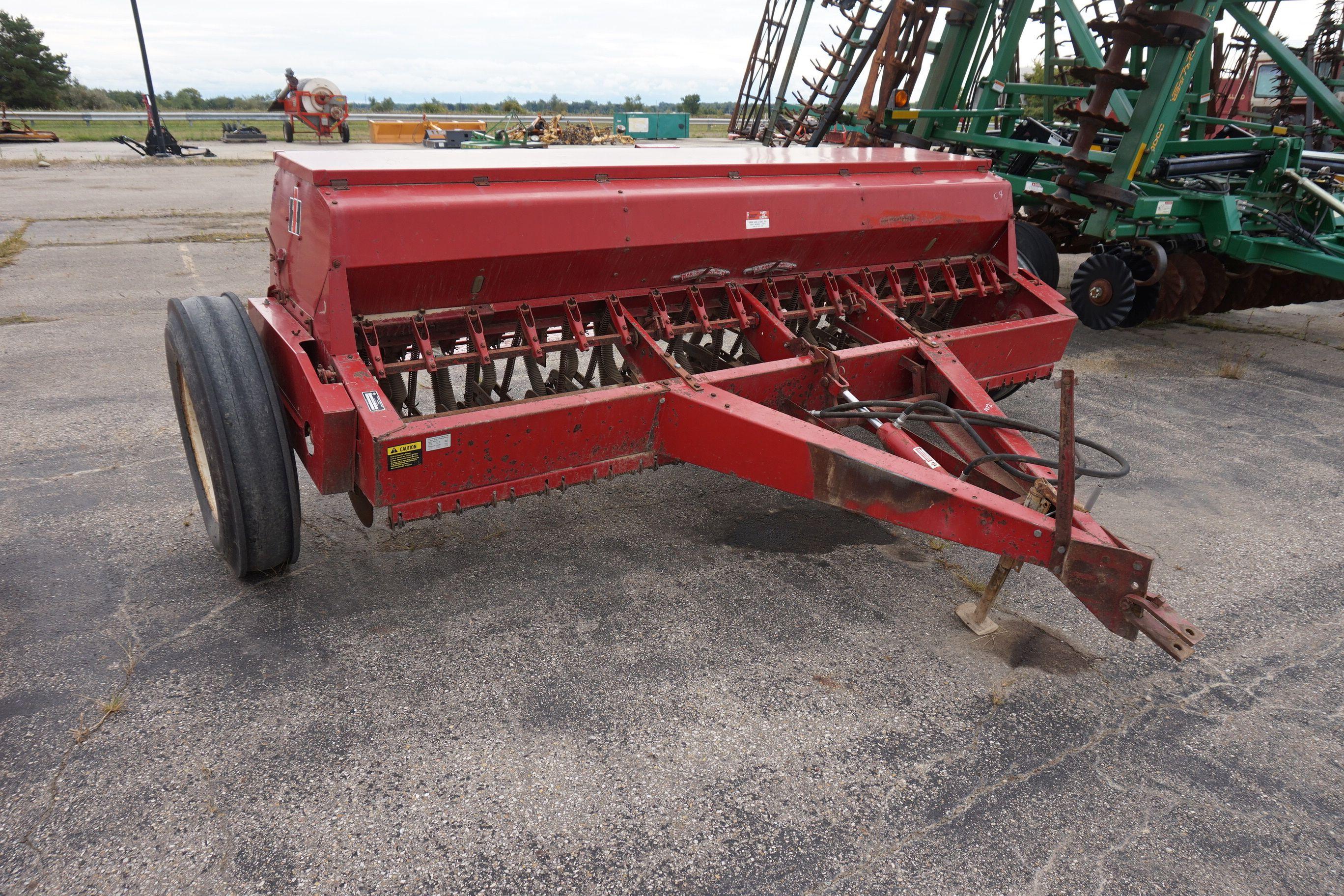 International 5100 Grain Drill