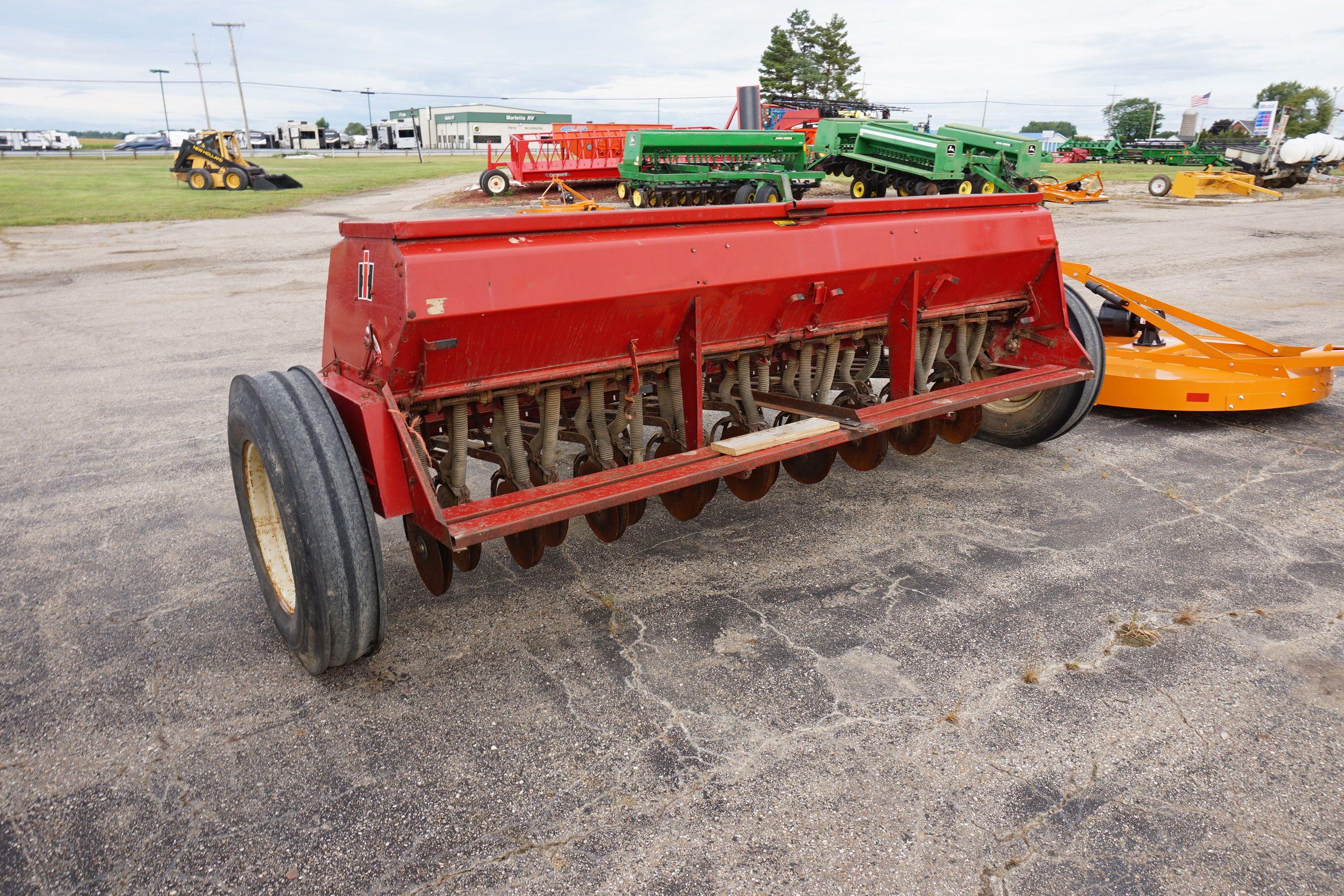 International 5100 Grain Drill