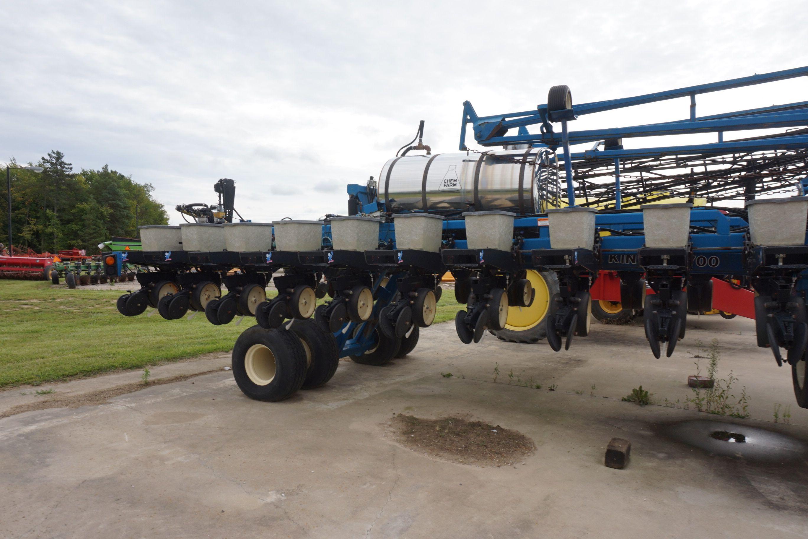 Kinze 2700 Planter, 24-row