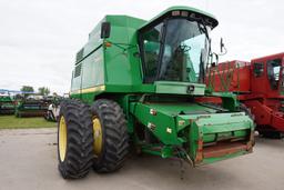 1998 John Deere 9610 Maximizer Diesel Combine