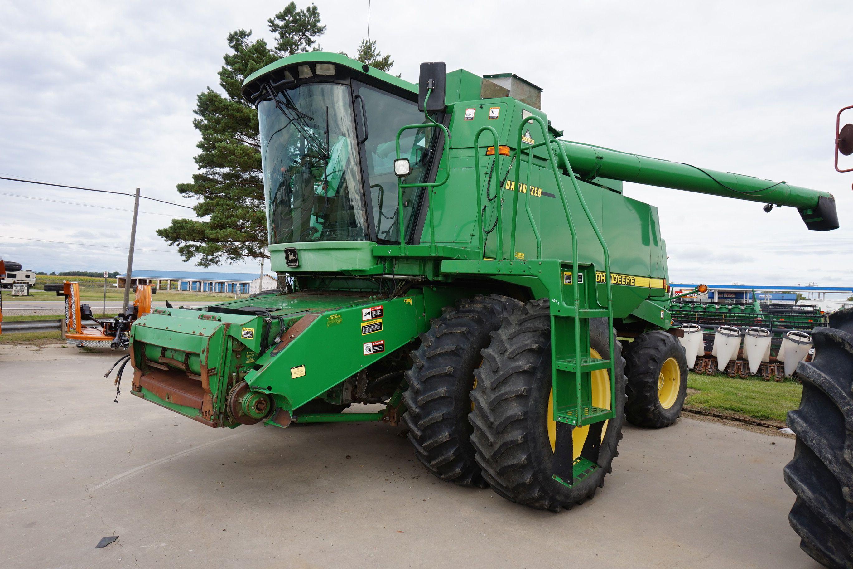 1998 John Deere 9610 Maximizer Diesel Combine