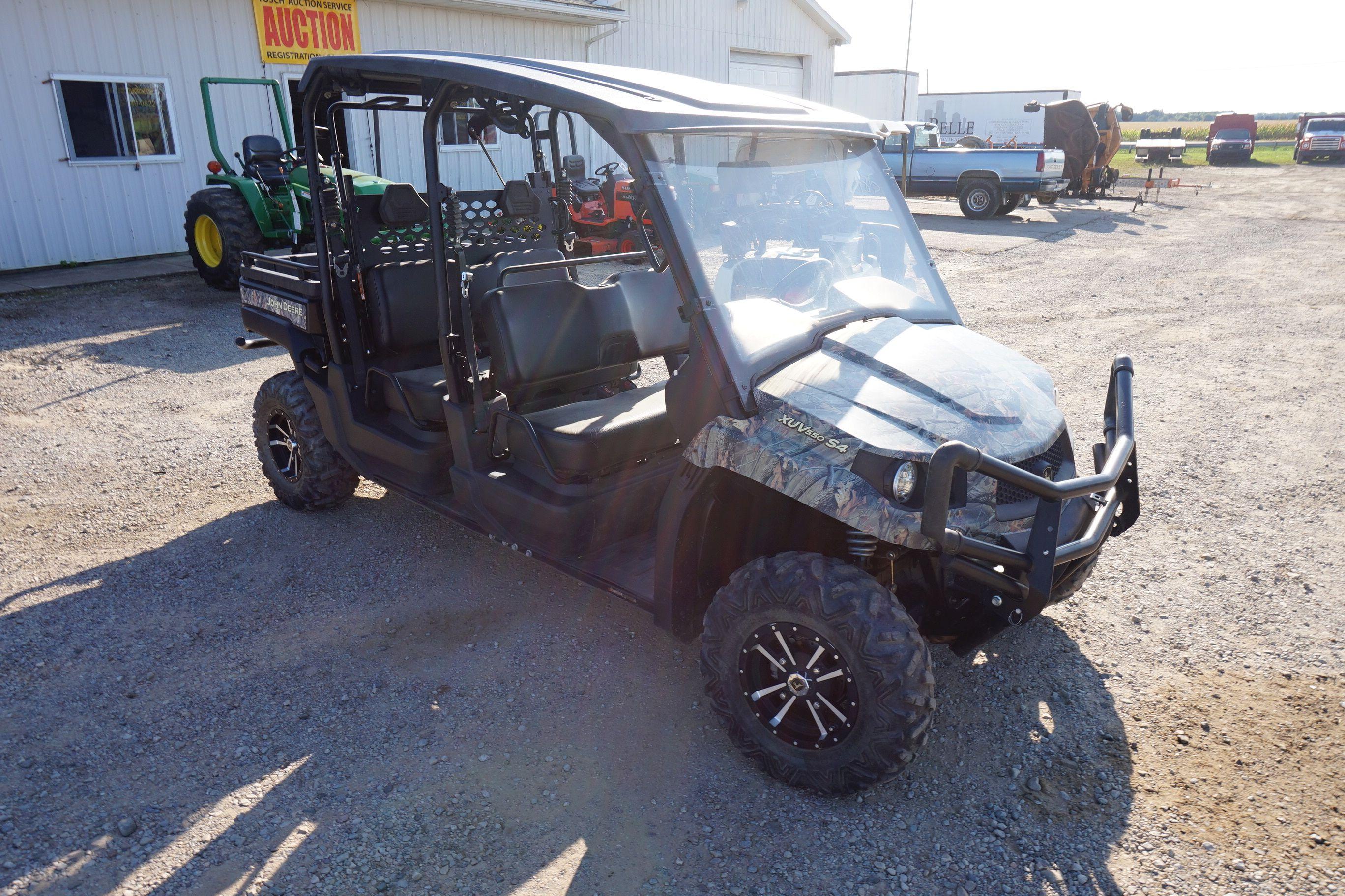 John Deere Gator XUV 550 S4 gas utility vehicle