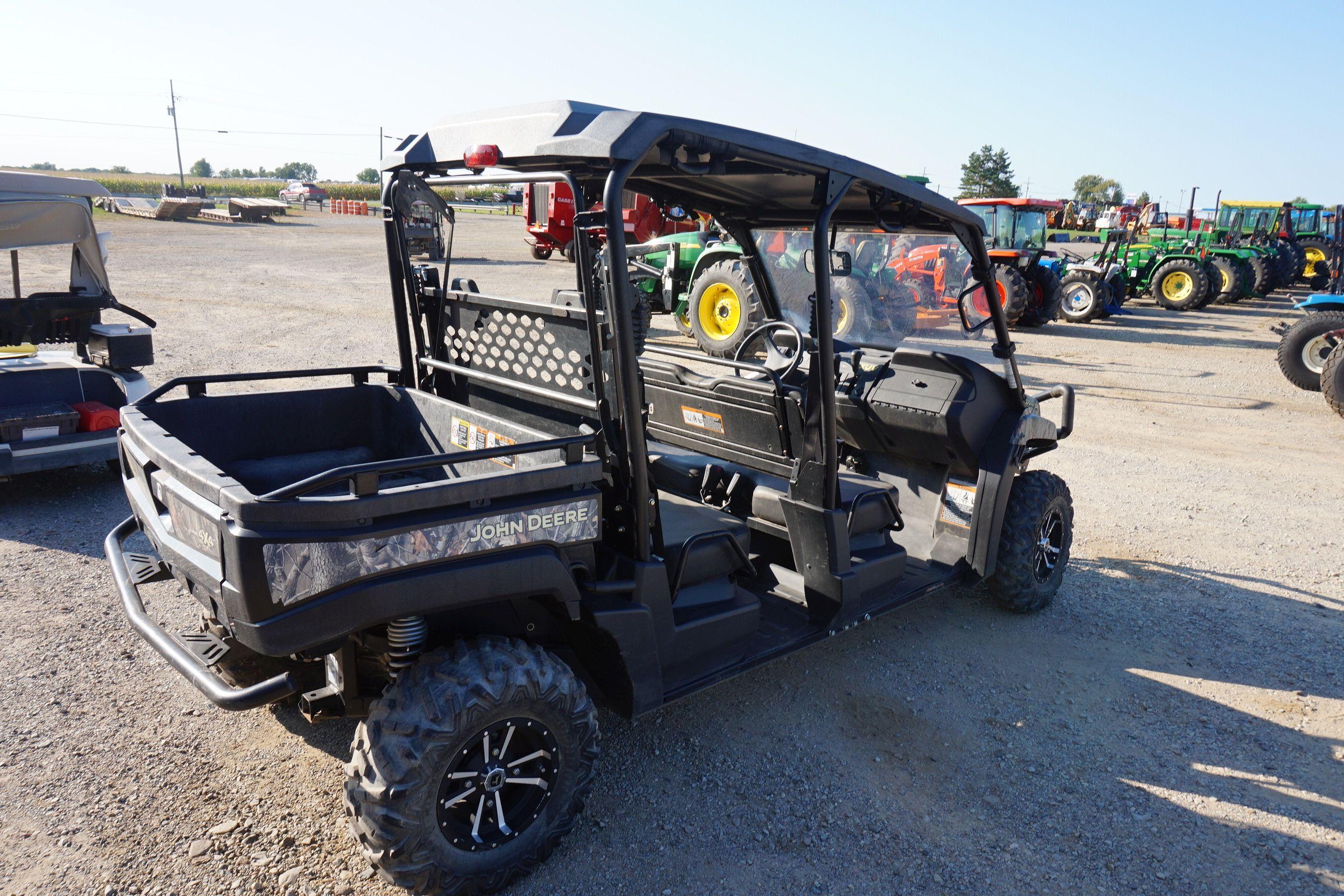 John Deere Gator XUV 550 S4 gas utility vehicle