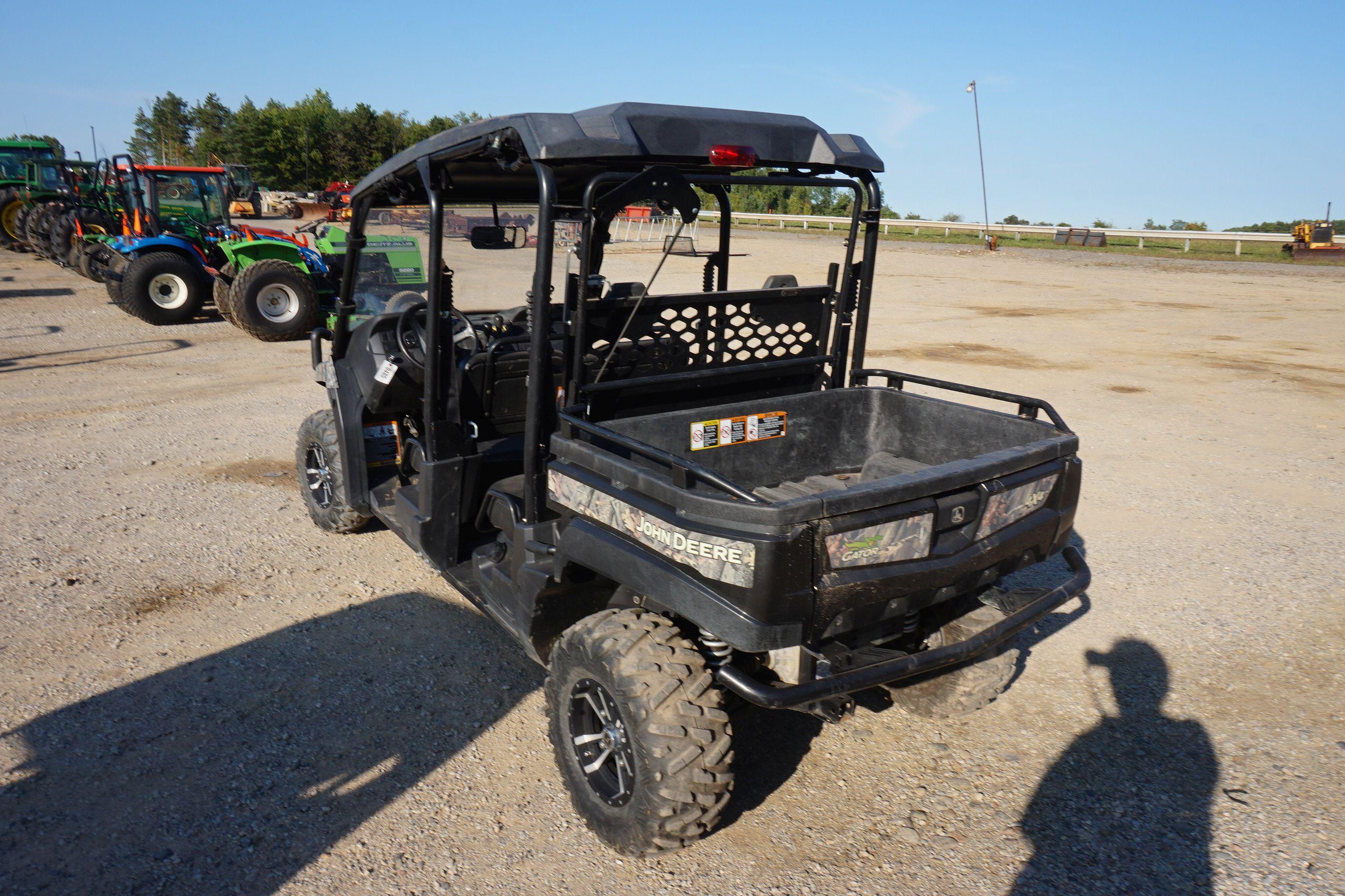 John Deere Gator XUV 550 S4 gas utility vehicle