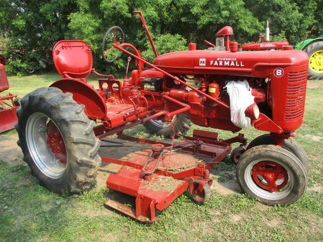 Farmall B w/belly mower ser. FAB195432