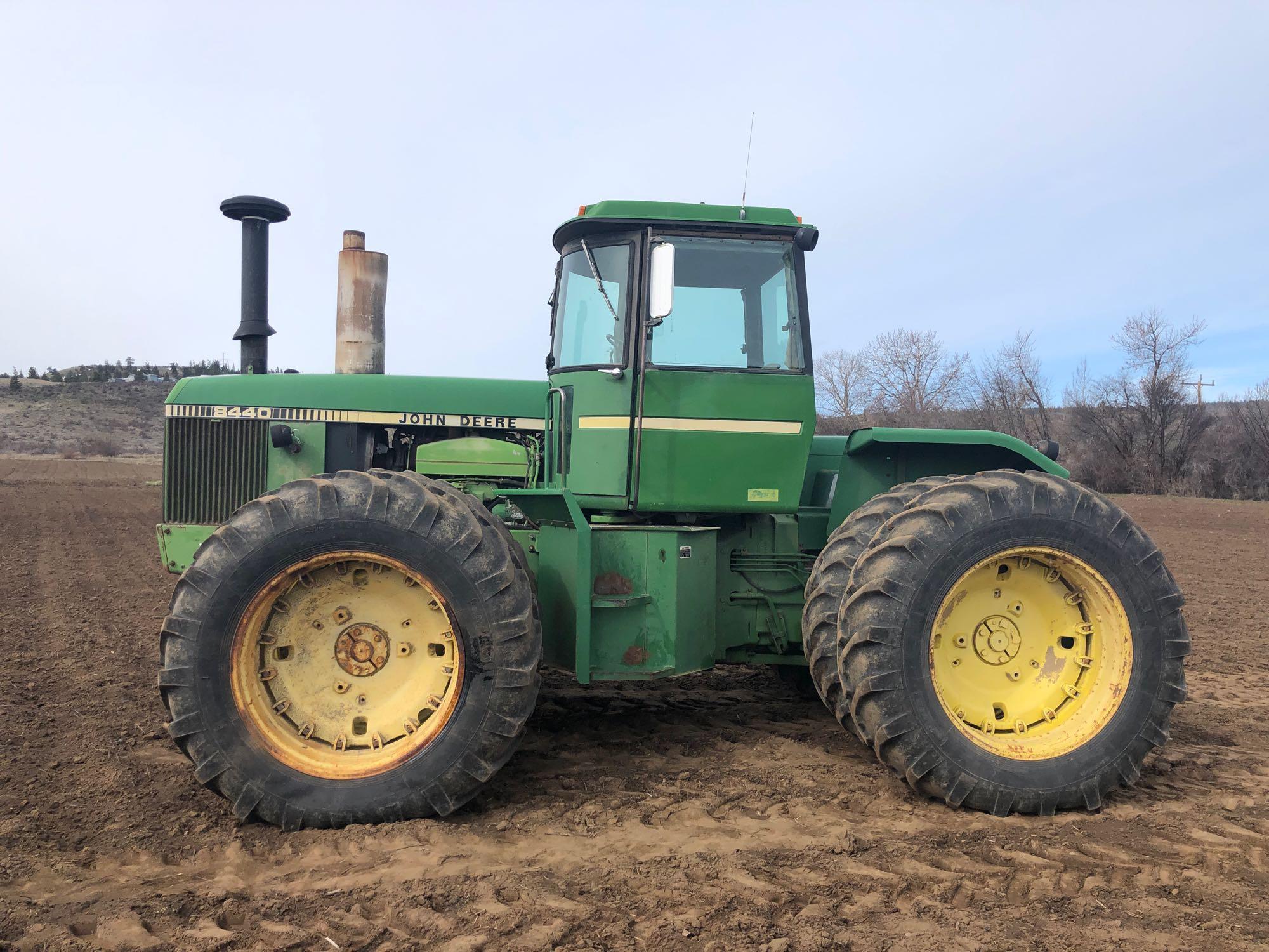 1981 JD 8440 Articulating 4WD Tractor