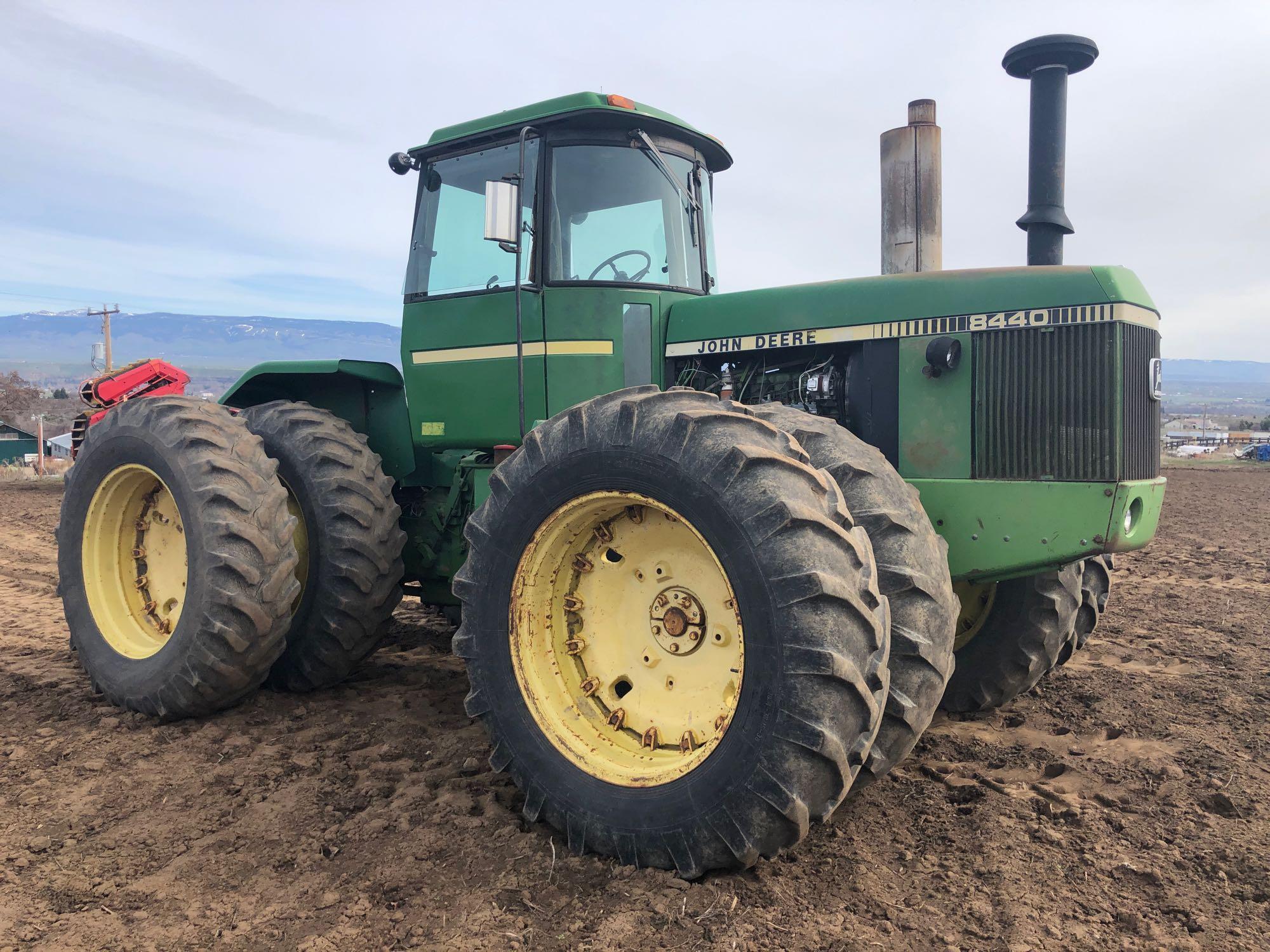 1981 JD 8440 Articulating 4WD Tractor