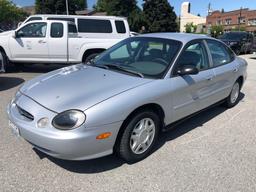 P105 1999 Ford Taurus