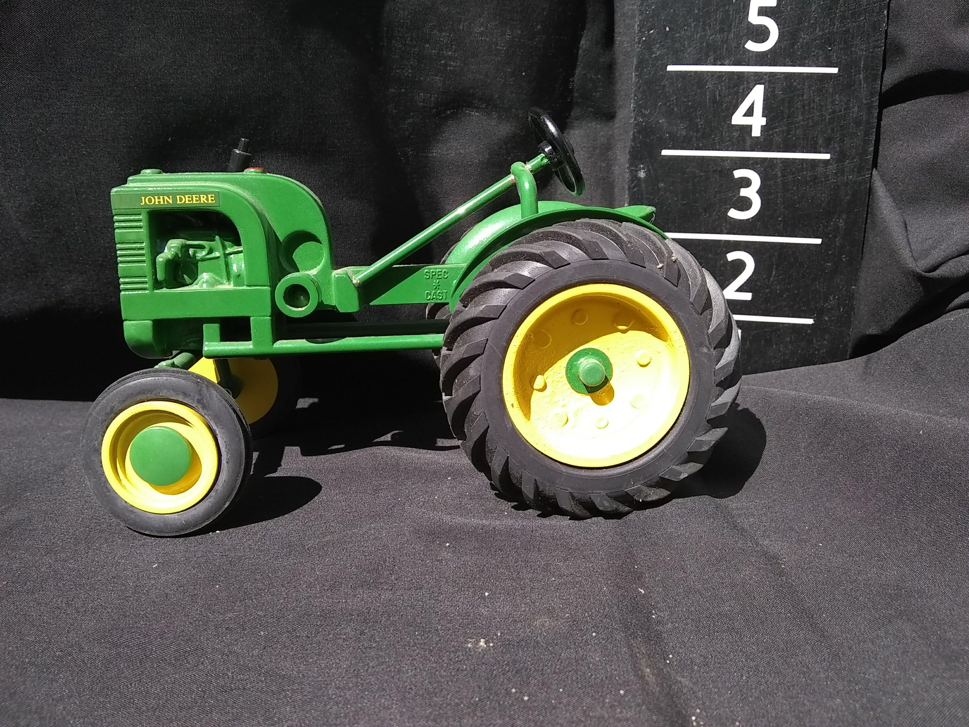 DIe Cast John Deere Tractor