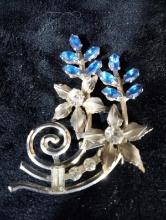 Jewelry - Blue Rhinestone Flower Brooch