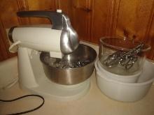BL - Stand Mixer w/ Bowl and Accessories