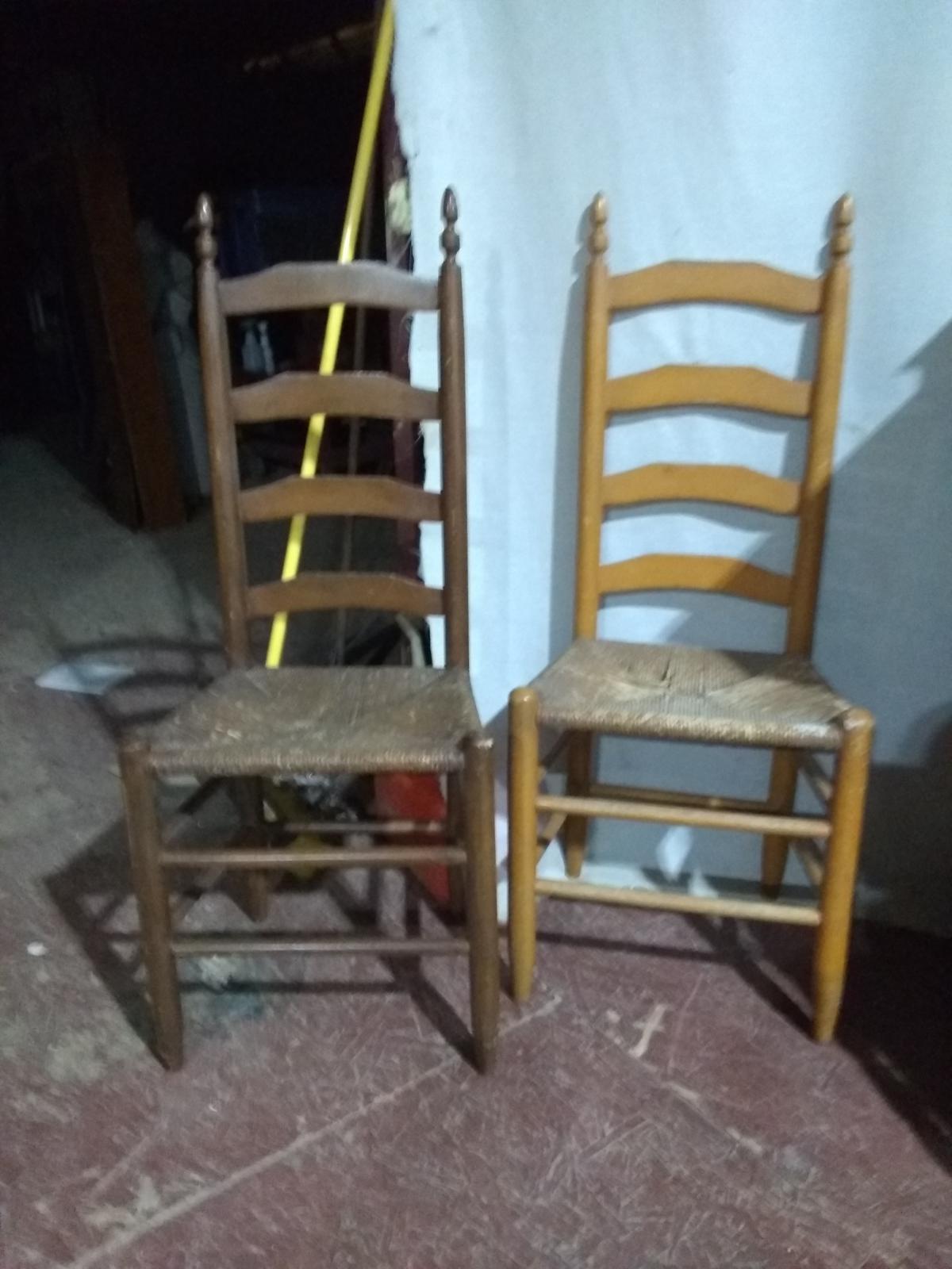 (2)Vintage Ladder Back Rush Bottom Chair  (x2)