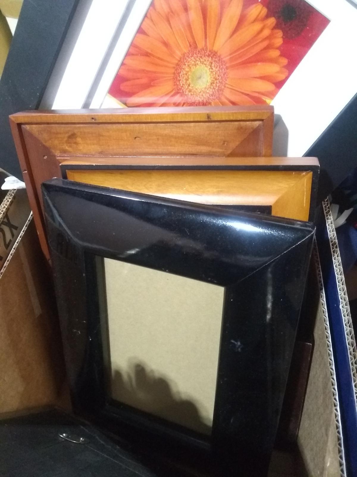 BL- Assorted Picture Frames