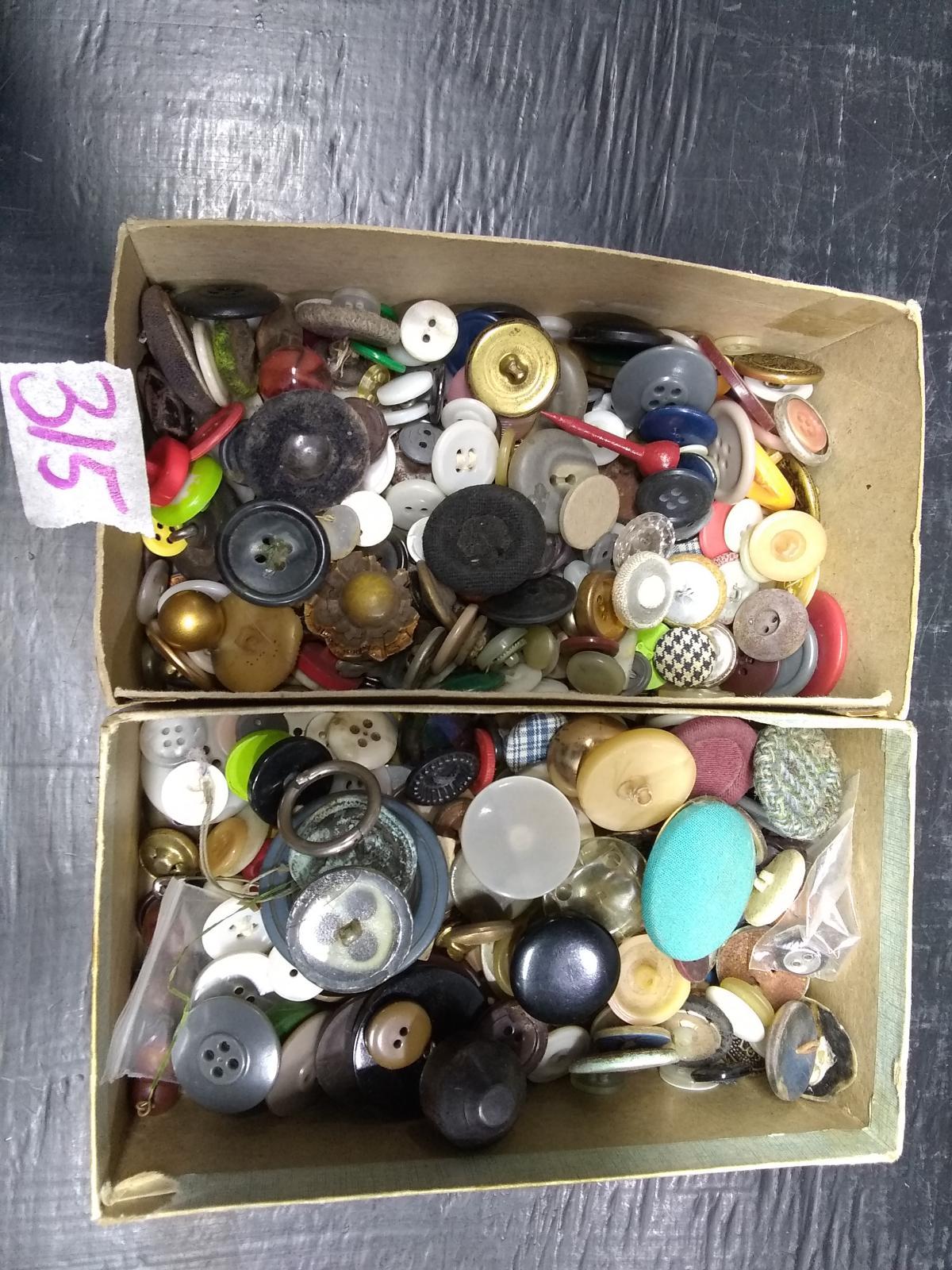 Box Assorted Vintage Buttons