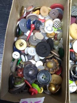 Box Assorted Vintage Buttons