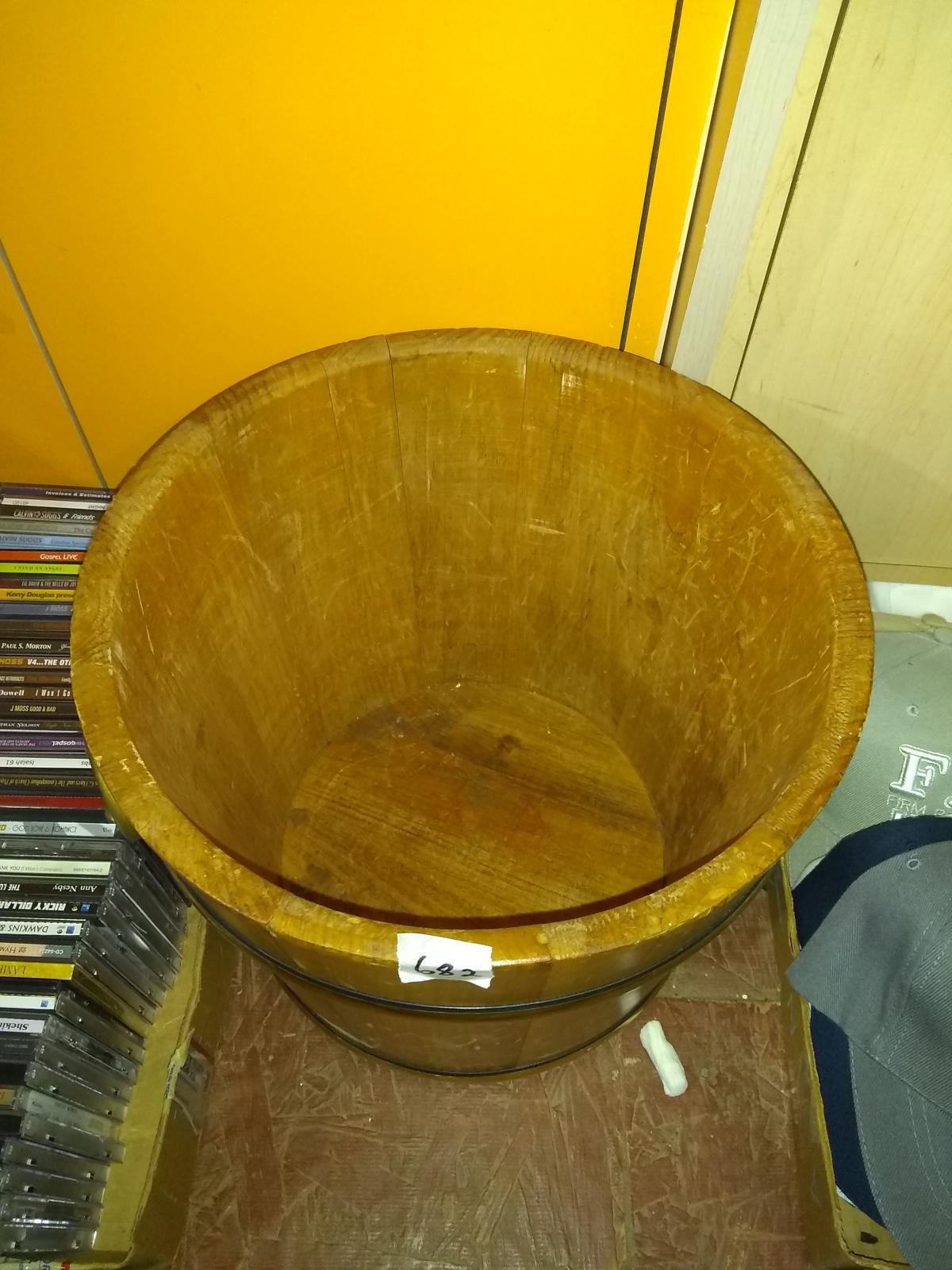 BL-Vintage Wooden Tub with Brass Ring