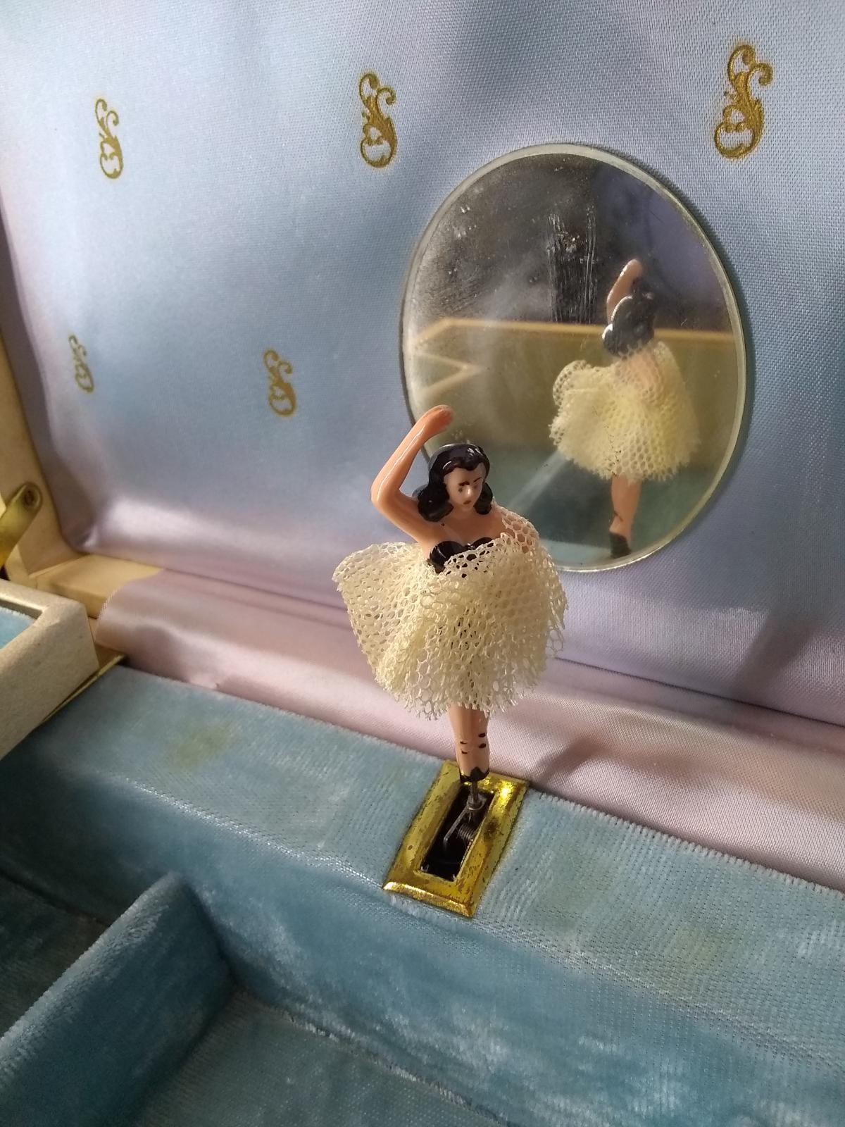 Vintage Musical Jewelry Jewelry Box w/ Spinning Ballerina