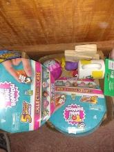 BL-Toy Mini Brands Toys, John Deere Mug, Assorted Toys