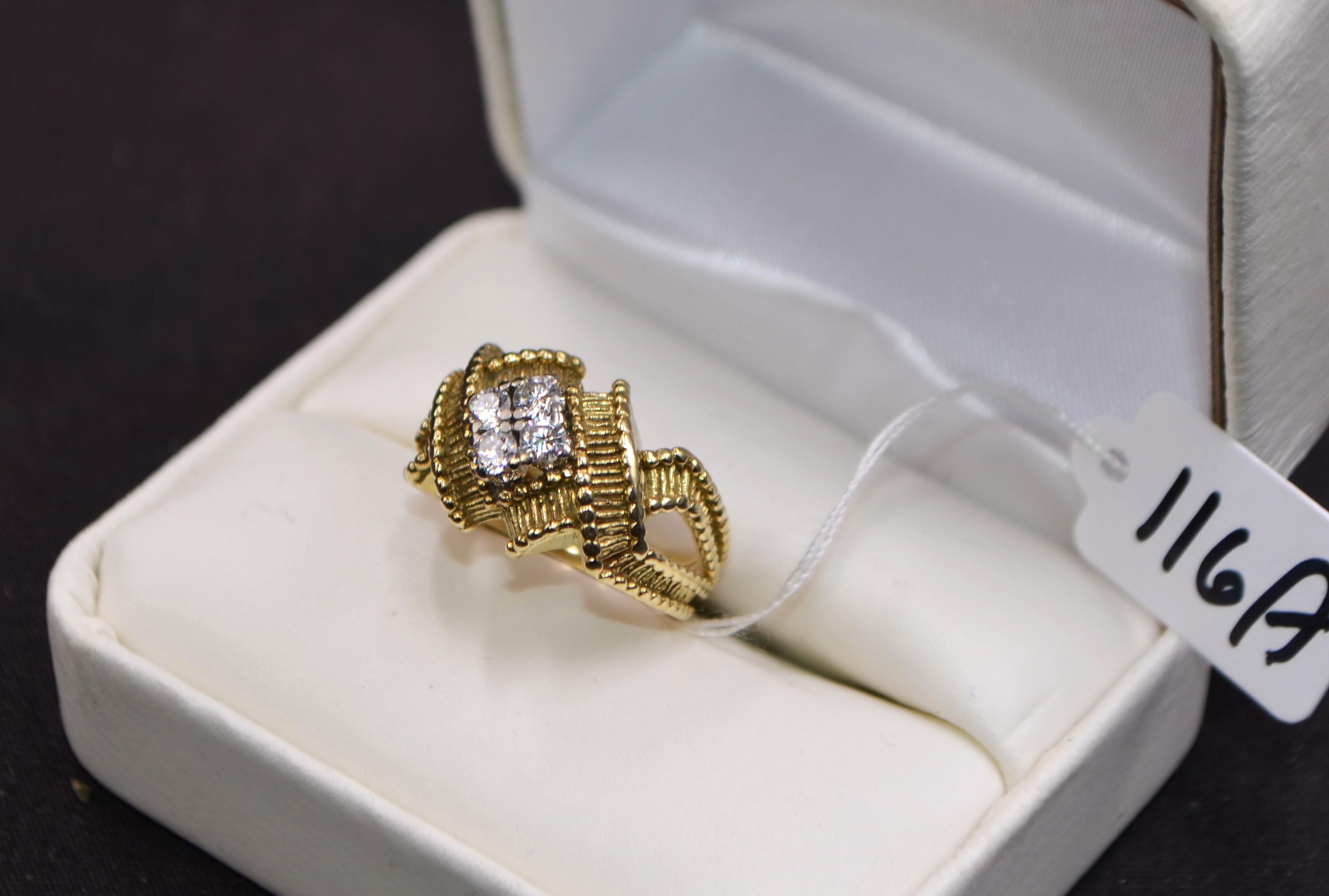 18K YELLOW GOLD DIAMOND RING.