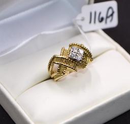 18K YELLOW GOLD DIAMOND RING.