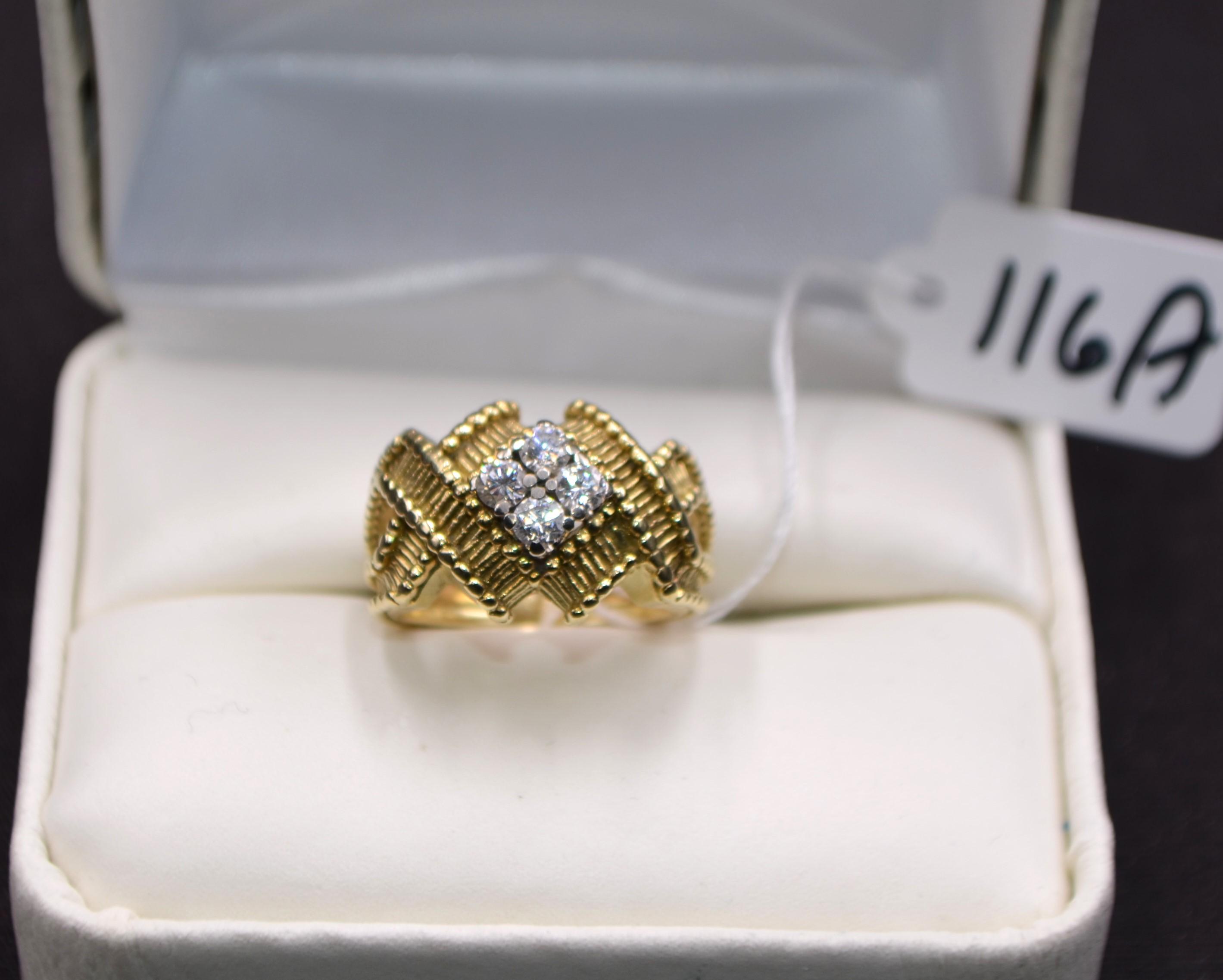 18K YELLOW GOLD DIAMOND RING.