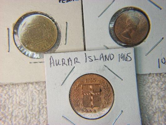 1961 Canada 1 Cent, 1966 Una Peseta, 1965 Aurar Island 5 Aurar