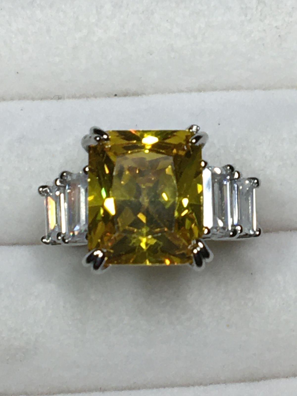 .925 Sterling Silver Ladies 6ct Yellow Topaz