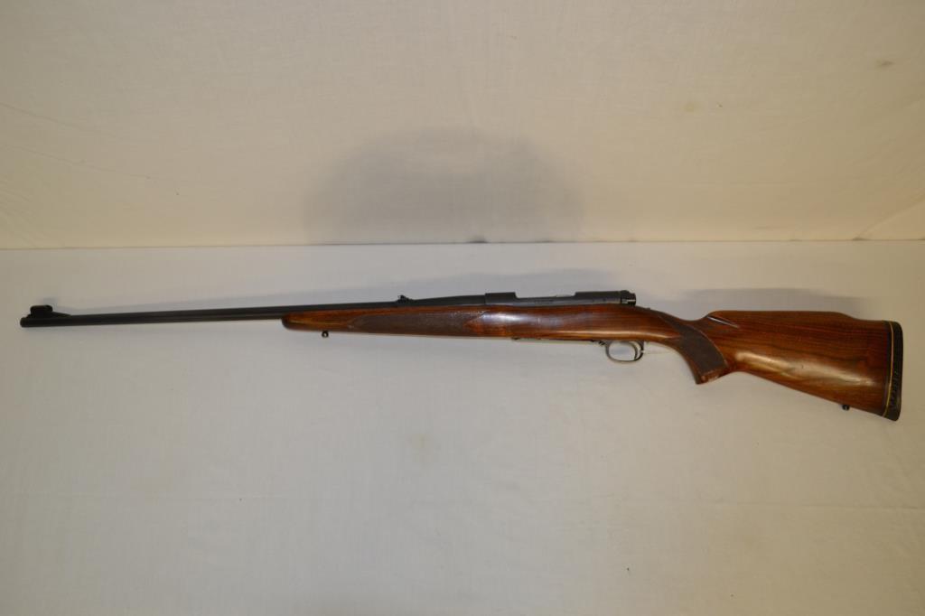 Gun. Winchester Pre 64 Model 70 264 win cal Rifle