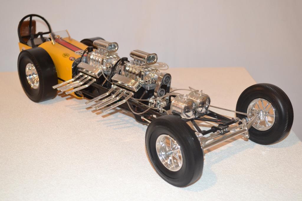 Model Yellow Twin Engine Dragster, 1-12th Scale